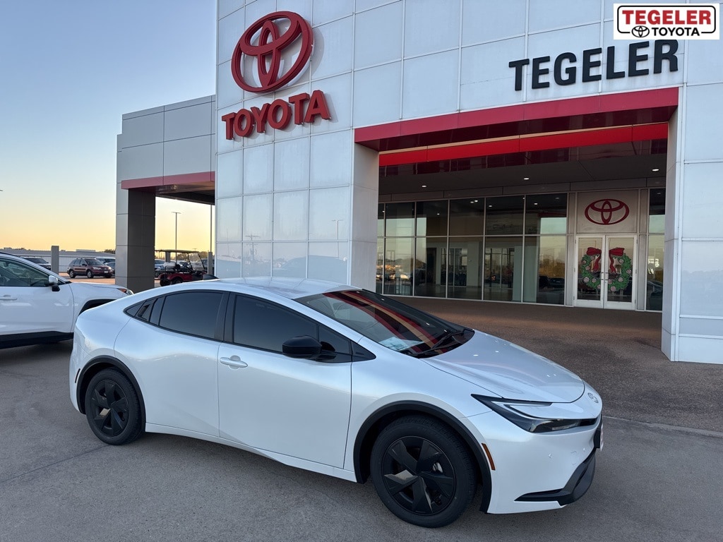 2026 Toyota Prius LE's photo