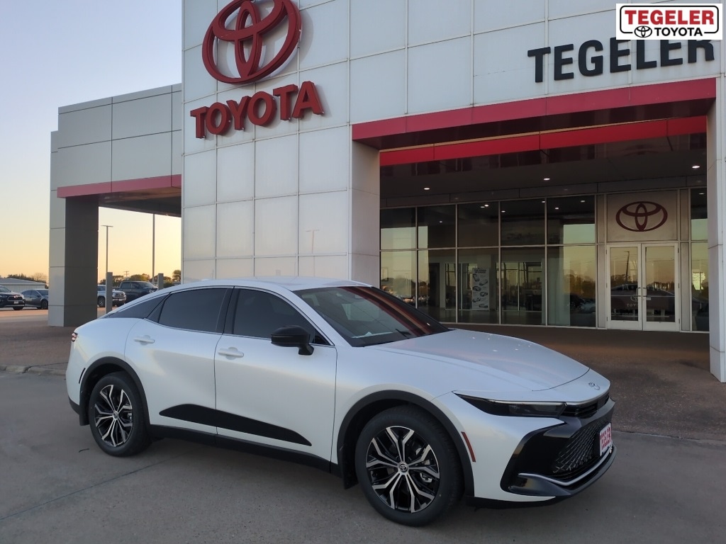 2026 Toyota Crown XLE's photo