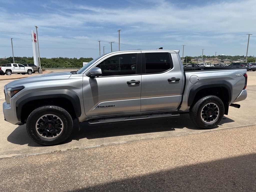 2024 Toyota Tacoma TRD photo 4