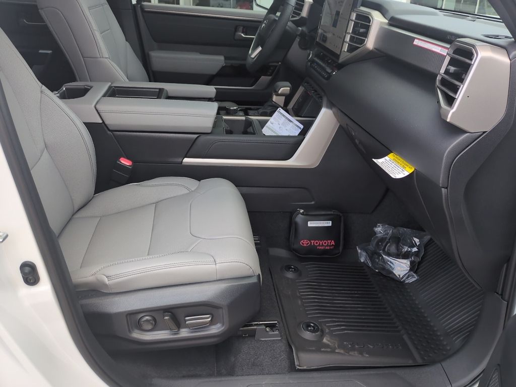 2026 Toyota Tundra Limited - Photo 13