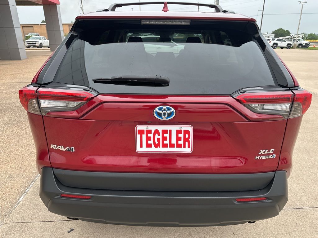 2021 Toyota RAV4 XLE - Photo 6