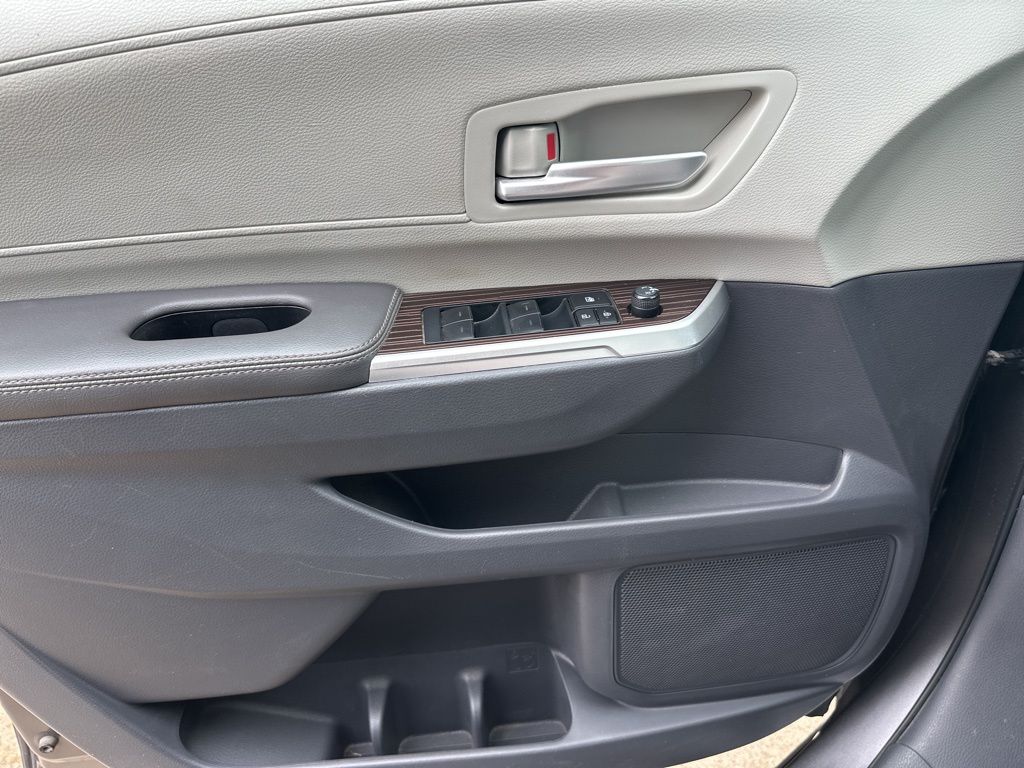 2023 Toyota Sienna XLE - Photo 13