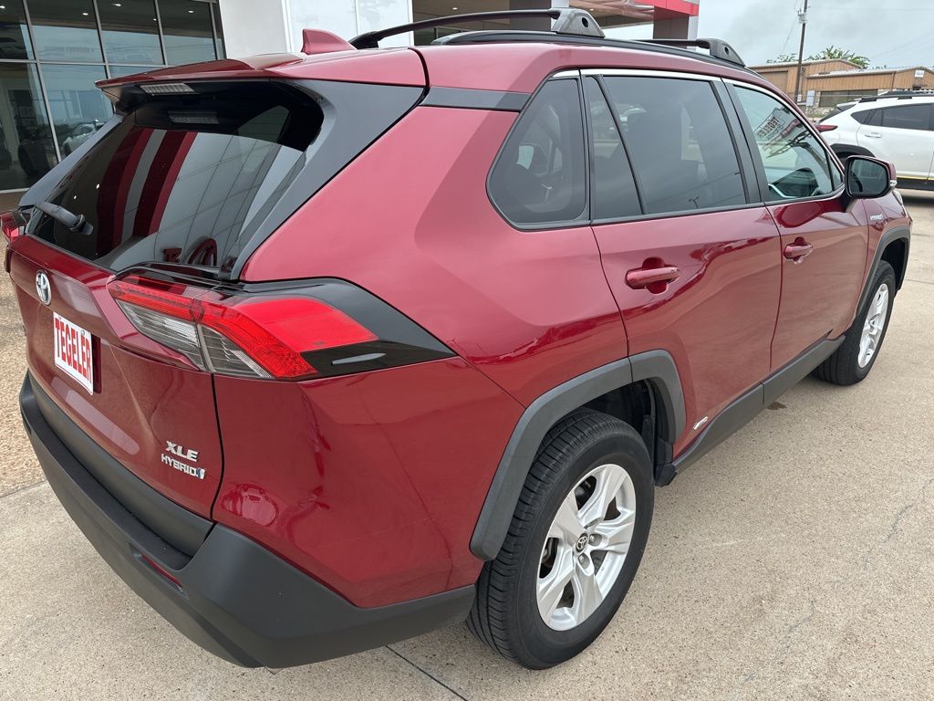 2021 Toyota RAV4 XLE - Photo 7