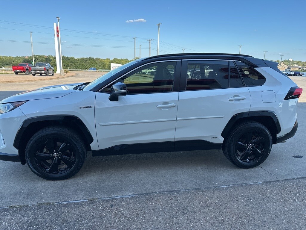 2020 Toyota RAV4 Hybrid XSE photo 4