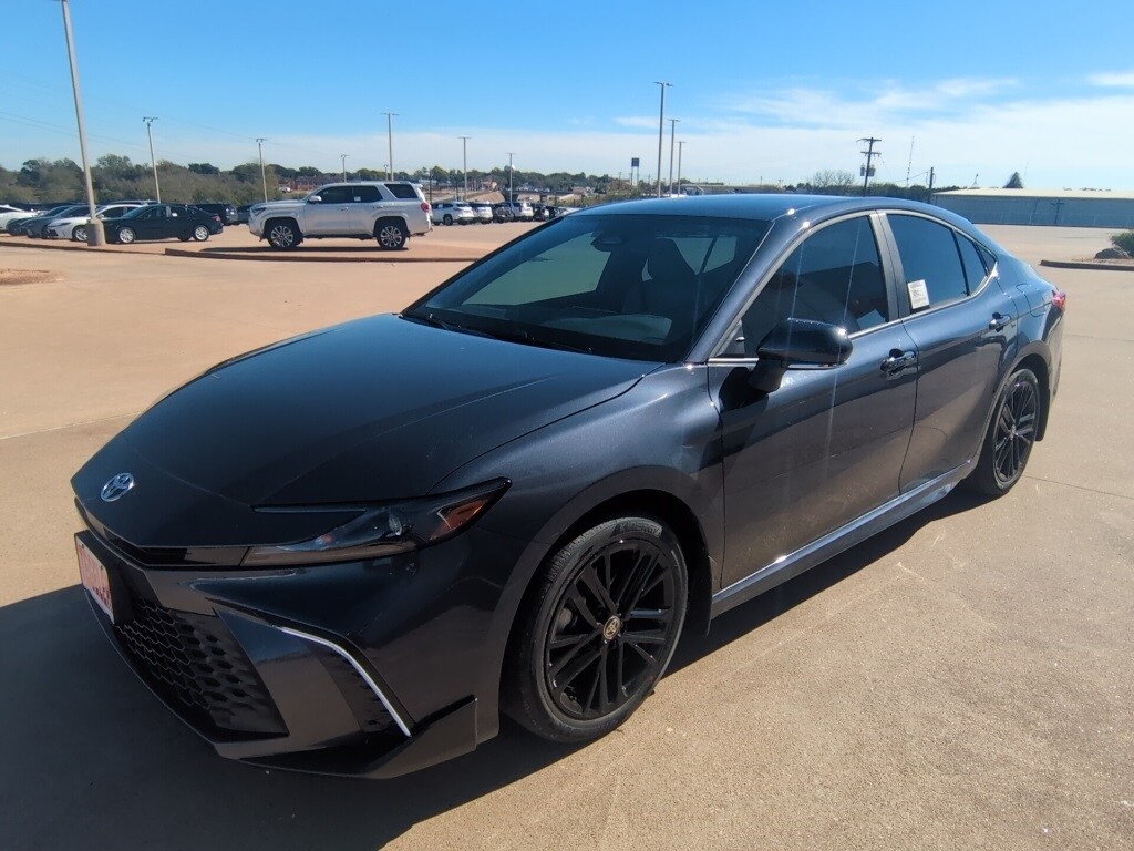 2026 Toyota Camry SE photo 3