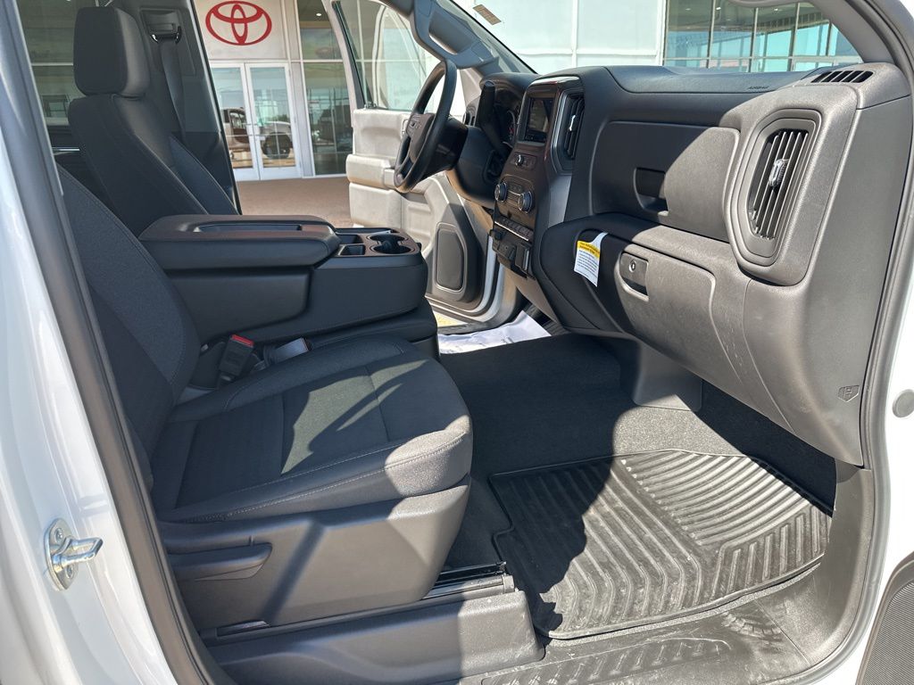 2025 Chevrolet Silverado 1500 Custom - Photo 17