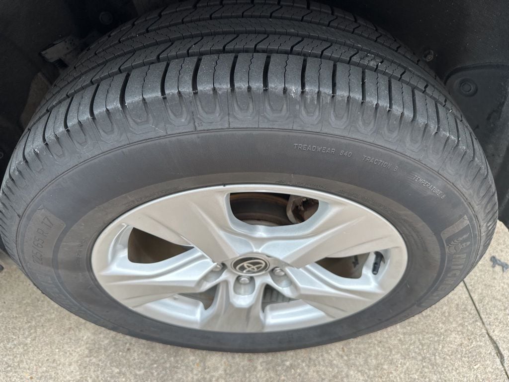 2021 Toyota RAV4 XLE - Photo 22