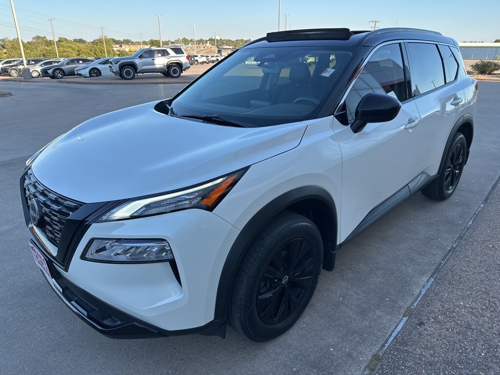 2023 Nissan Rogue SV photo 3
