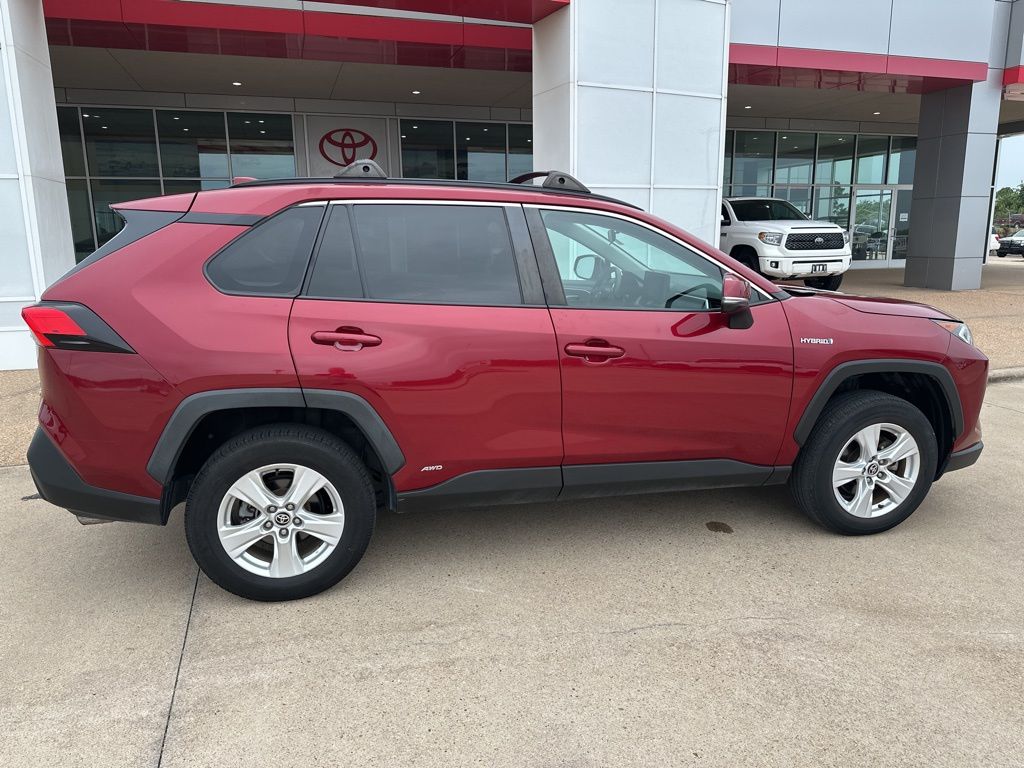2021 Toyota RAV4 XLE - Photo 8