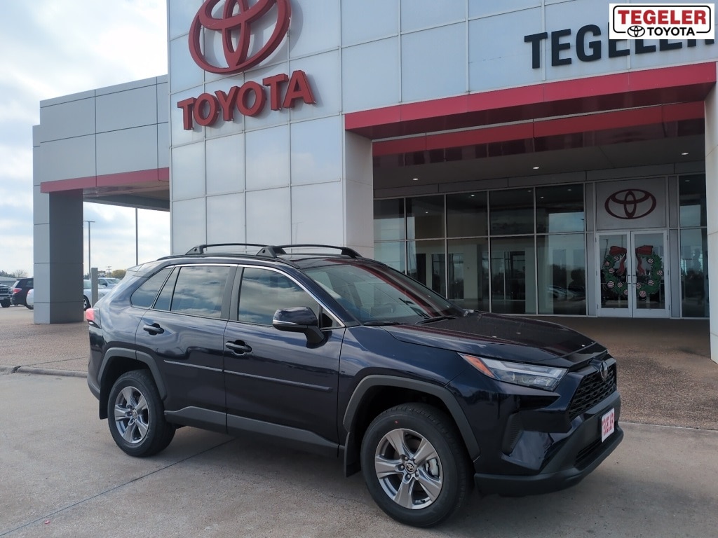 2025 Toyota RAV4 XLE's photo