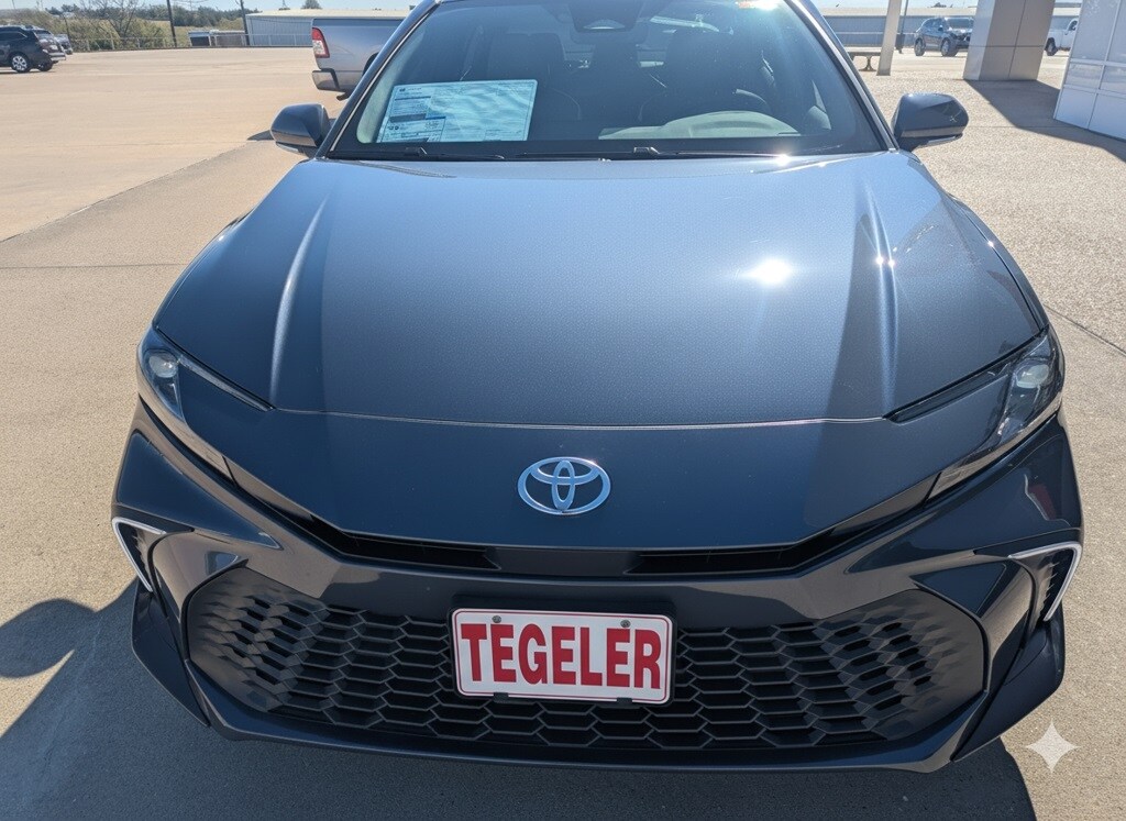 2026 Toyota Camry SE photo 2