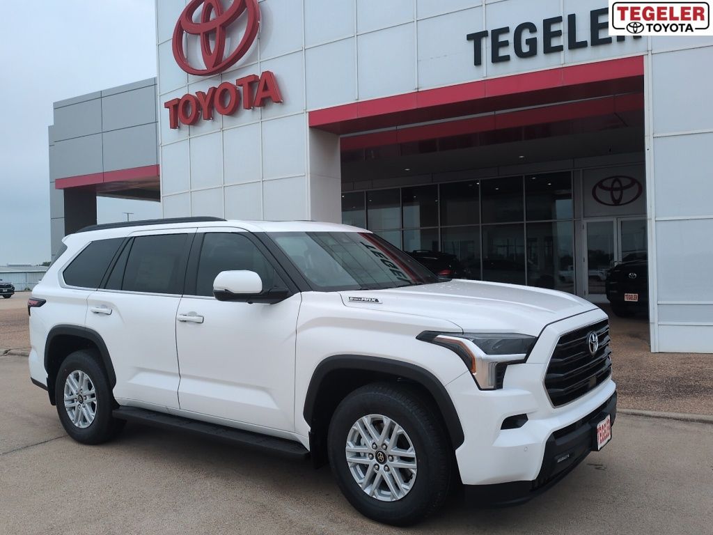 2026 Toyota Sequoia SR5 4WD i-FORCE MAX Hybrid's photo