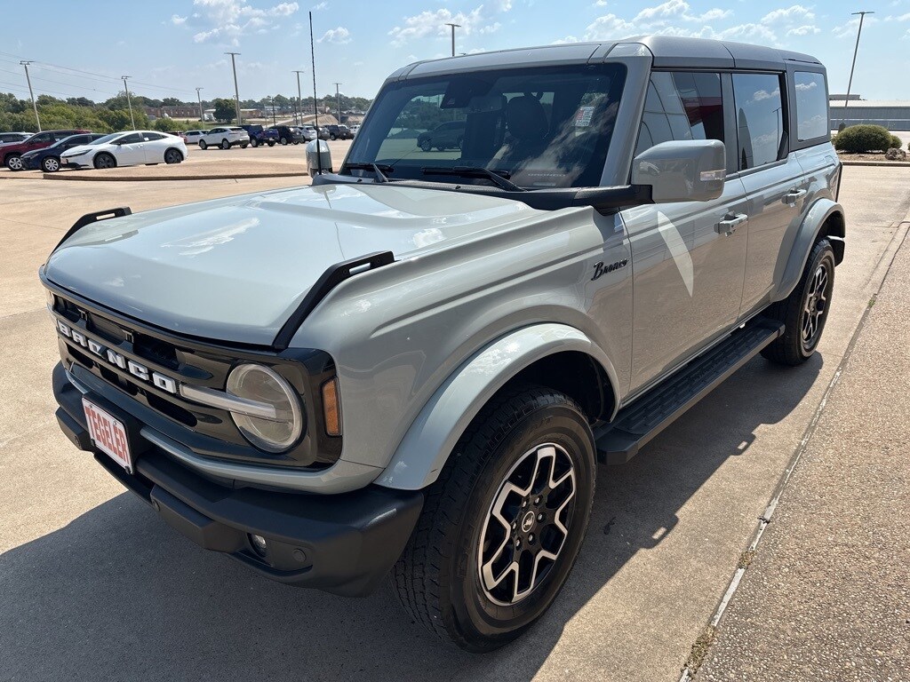 2024 Ford Bronco Outer Banks photo 2