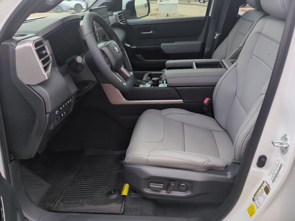 2026 Toyota Tundra Limited - Photo 9