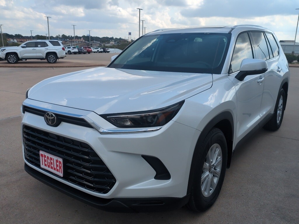 2026 Toyota Grand Highlander XLE photo 3