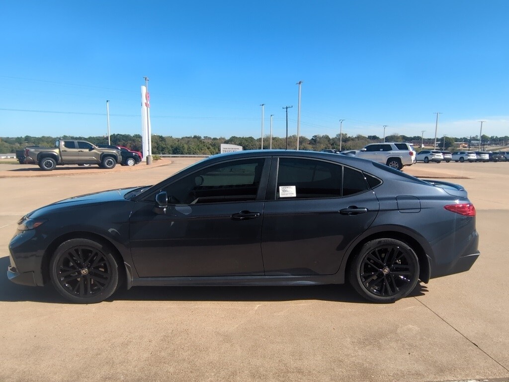 2026 Toyota Camry SE photo 4