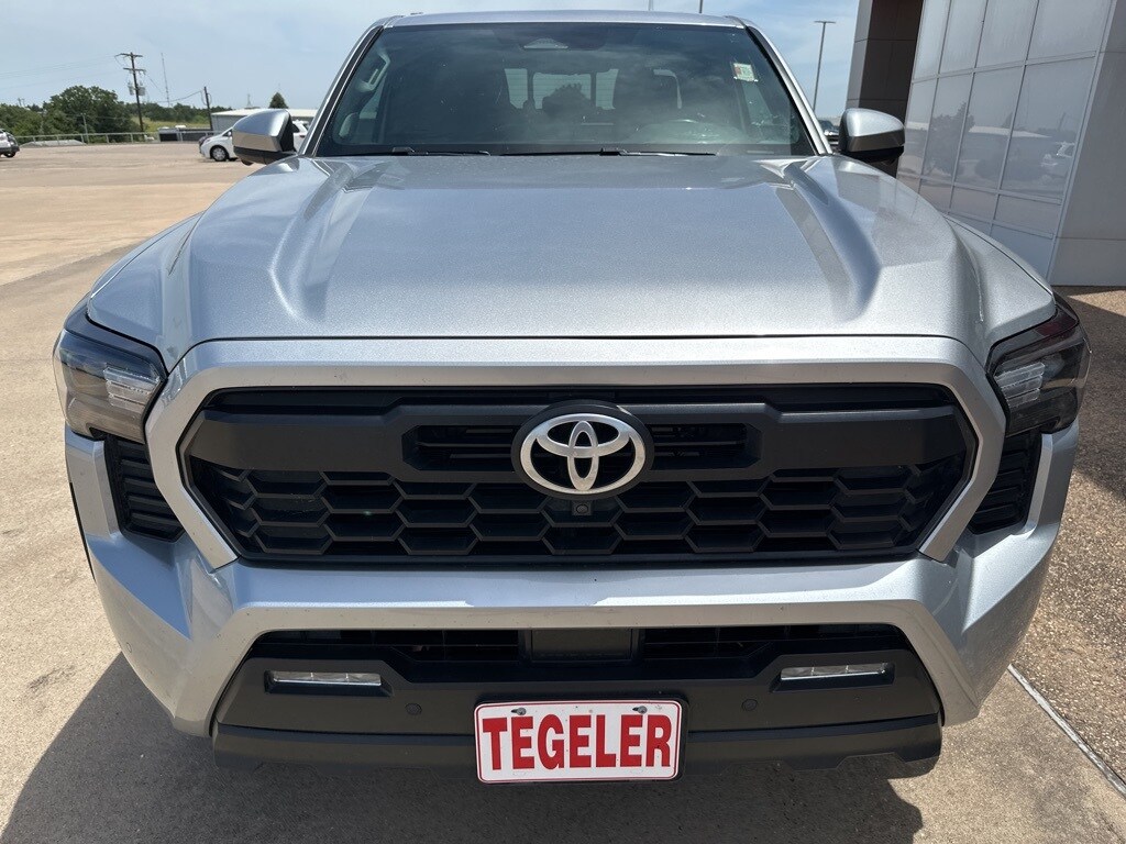2024 Toyota Tacoma TRD photo 2