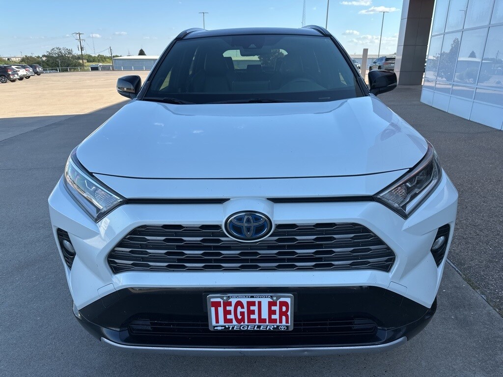 2020 Toyota RAV4 Hybrid XSE photo 2
