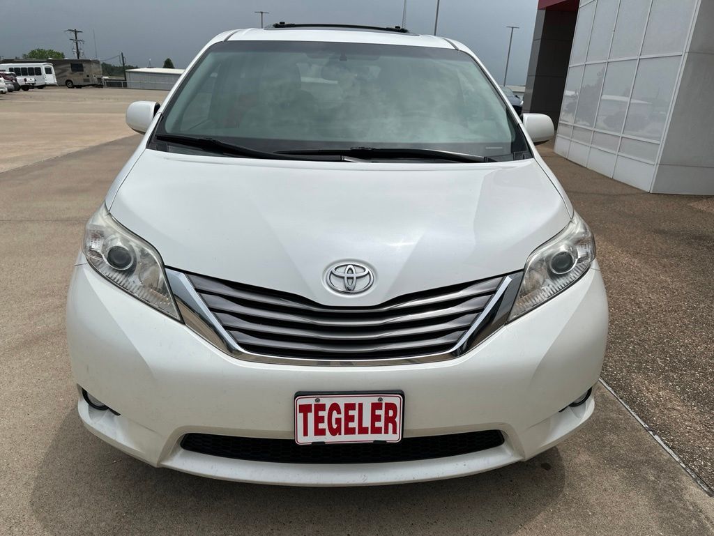 Used 2015 Toyota Sienna XLE with VIN 5TDYK3DCXFS675637 for sale in Brenham, TX