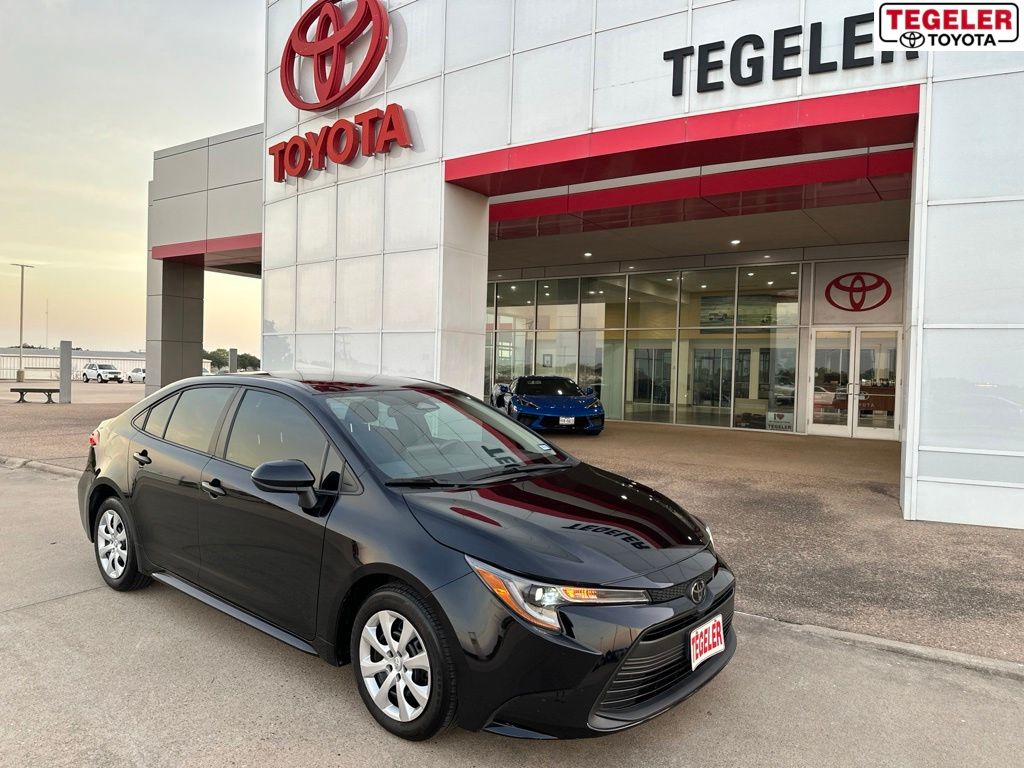 Pre-Owned 2025 Toyota Corolla LE