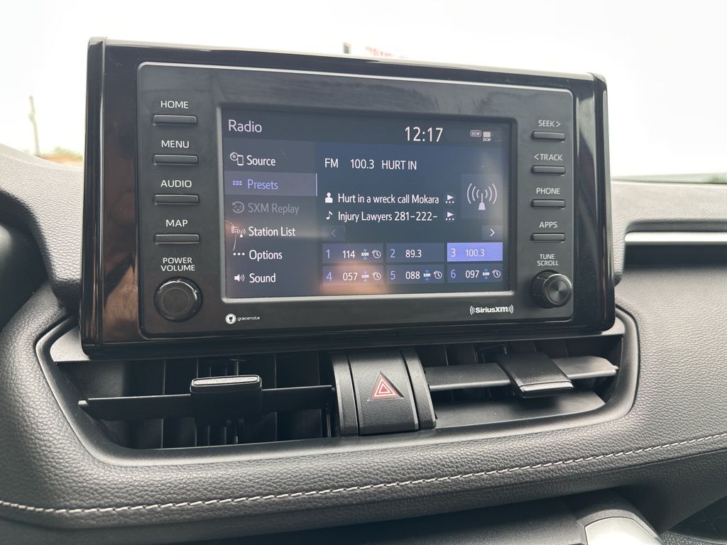 2021 Toyota RAV4 XLE - Photo 9