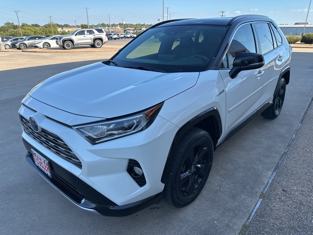 2020 Toyota RAV4 Hybrid XSE photo 3