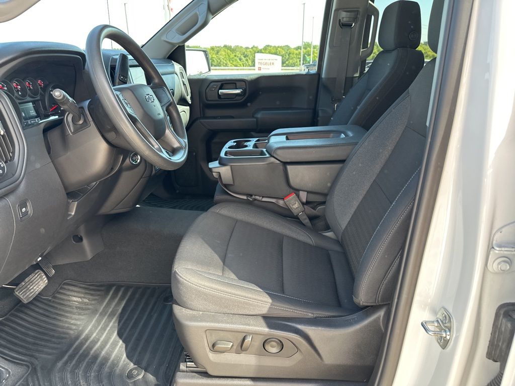 2025 Chevrolet Silverado 1500 Custom - Photo 14