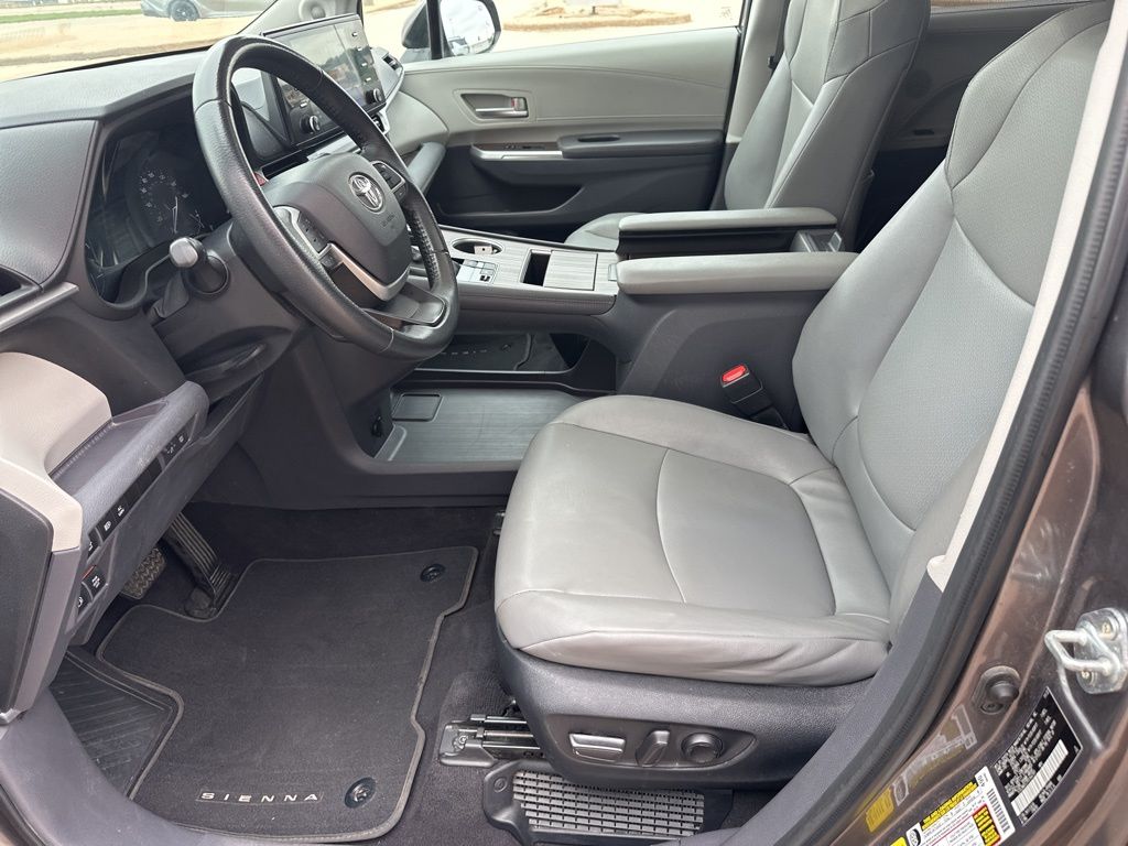 2023 Toyota Sienna XLE - Photo 14