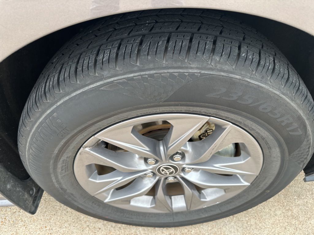 2023 Toyota Sienna XLE - Photo 20