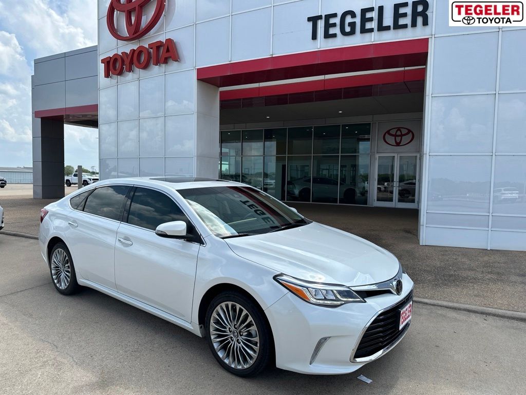 2017 Toyota Avalon XLE Touring's photo
