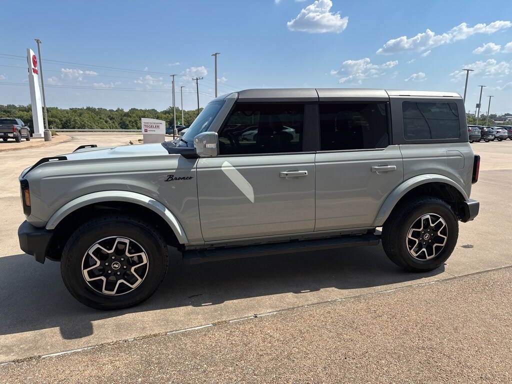 2024 Ford Bronco Outer Banks photo 3
