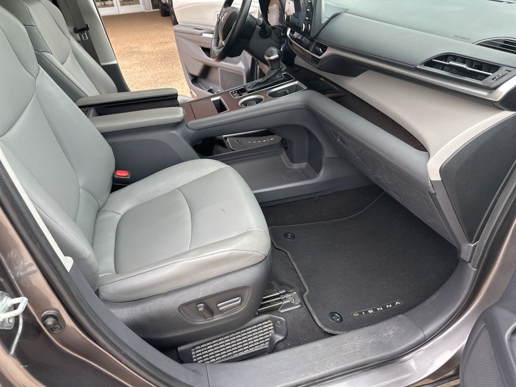 2023 Toyota Sienna XLE - Photo 19