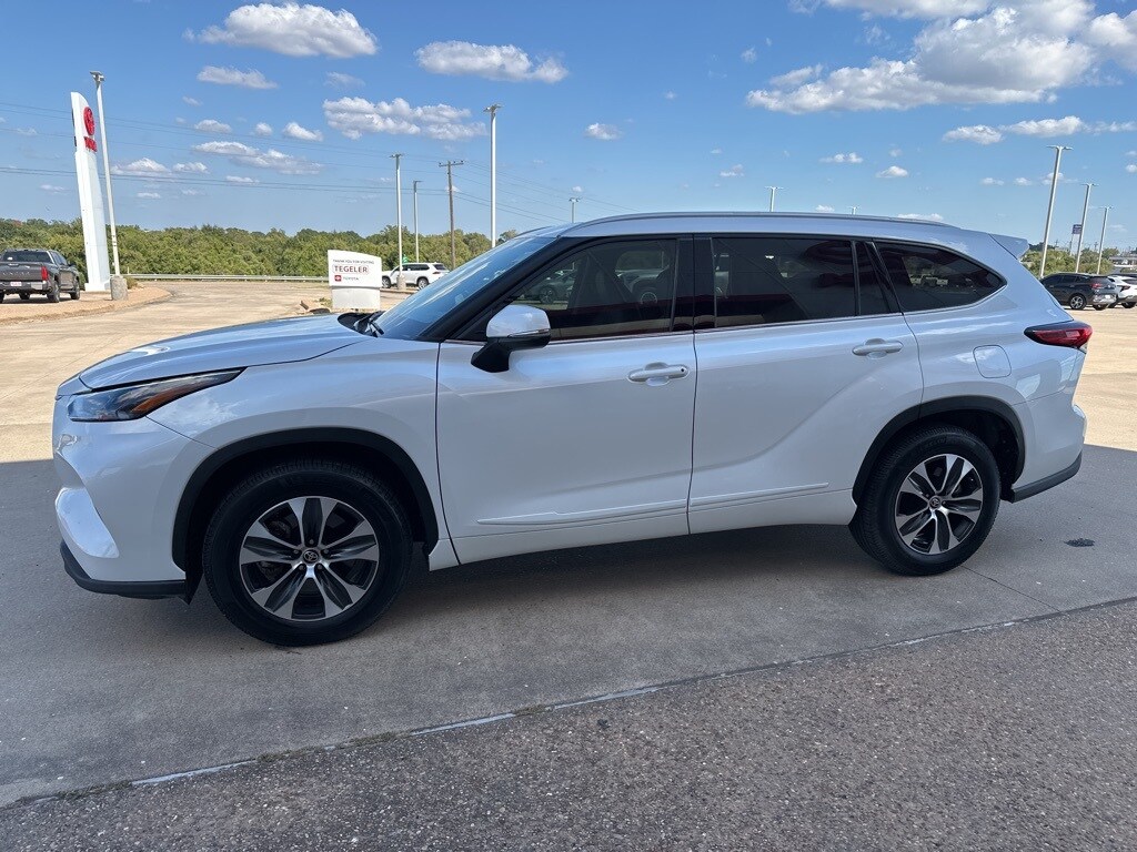 2022 Toyota Highlander XLE photo 4