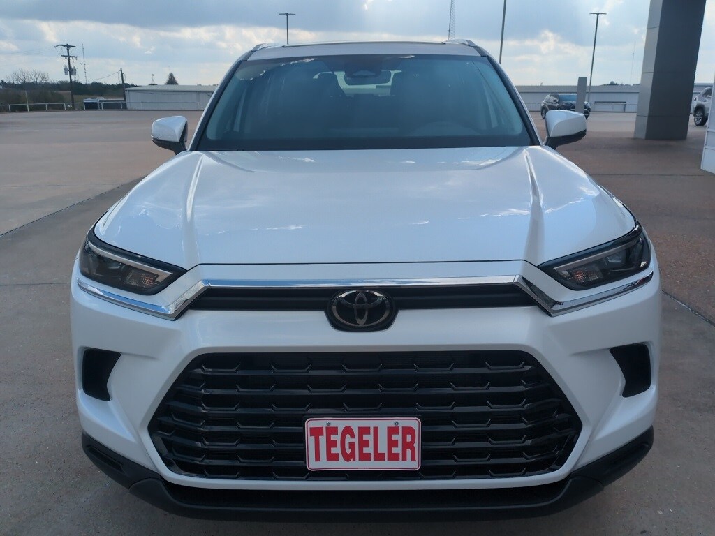 2026 Toyota Grand Highlander XLE photo 2