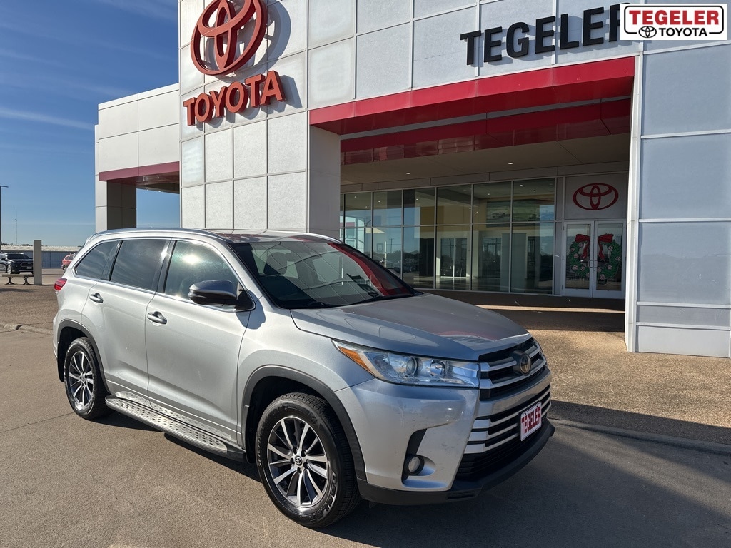 2017 Toyota Highlander XLE's photo