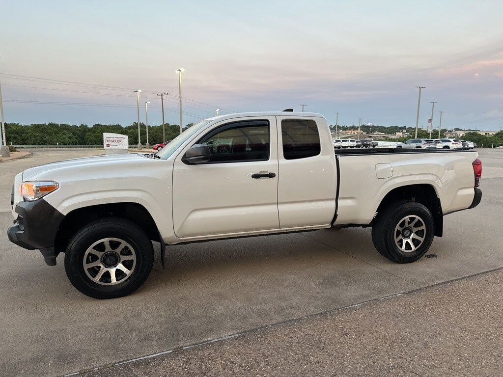 2020 Toyota Tacoma SR photo 3