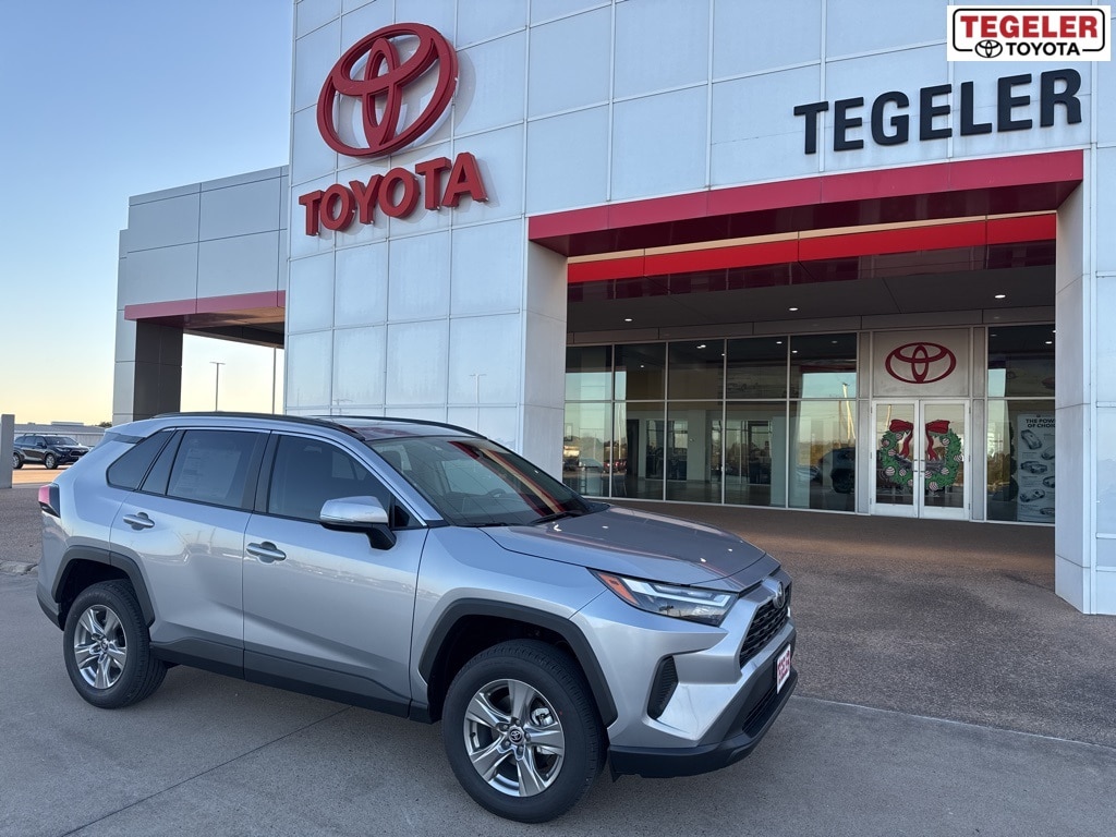 2025 Toyota RAV4 XLE's photo