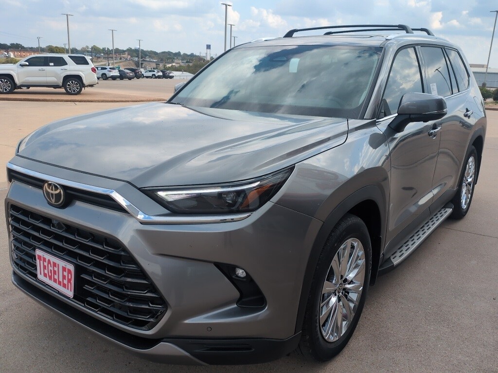 2026 Toyota Grand Highlander Platinum photo 2