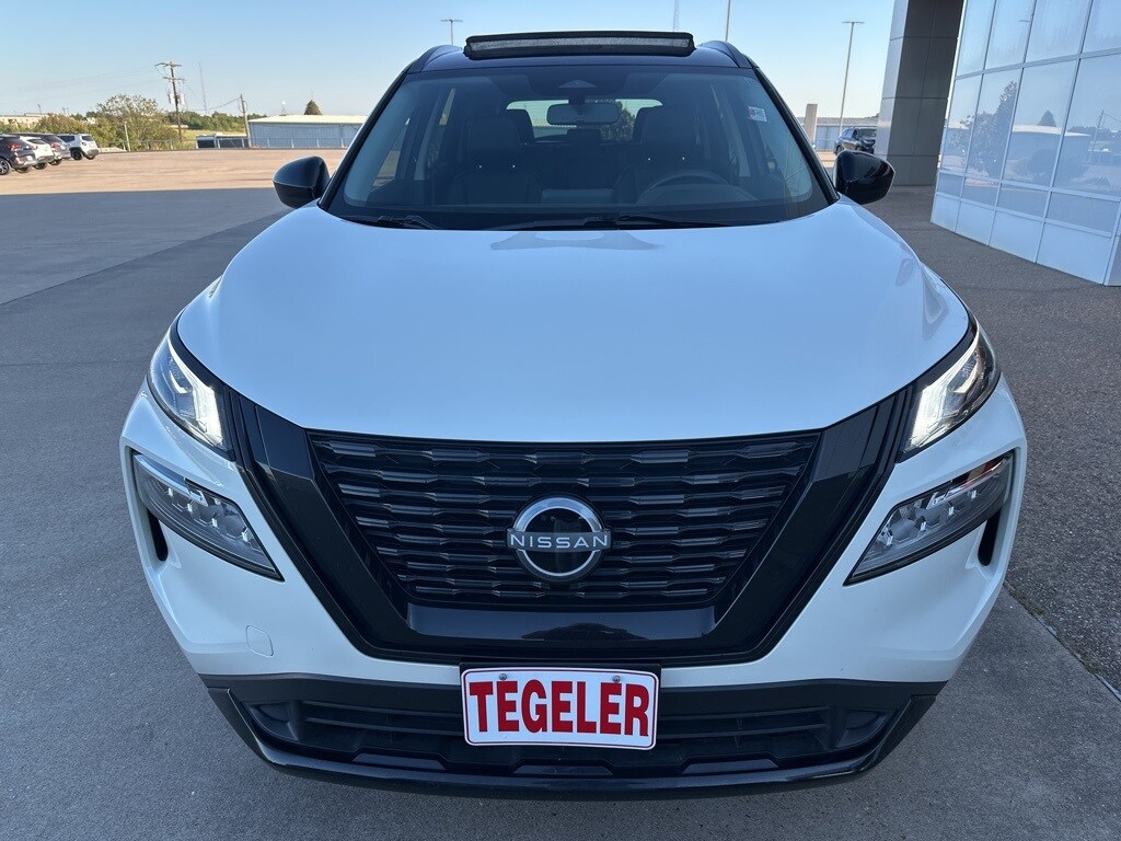 2023 Nissan Rogue SV photo 2