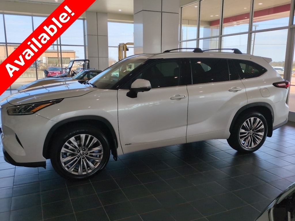 2026 Toyota Highlander Hybrid Platinum photo 3