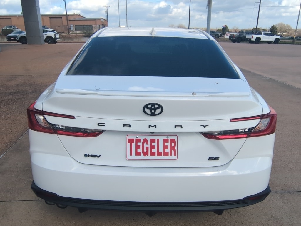 2026 Toyota Camry SE photo 4