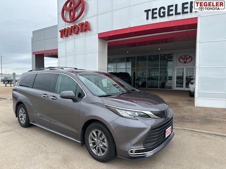 2023 Toyota Sienna XLE 8 Passenger Van Passenger Van
