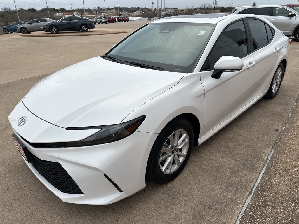 2025 Toyota Camry LE photo 2