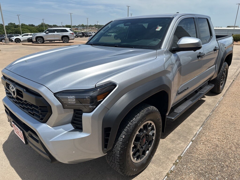 2024 Toyota Tacoma TRD photo 3