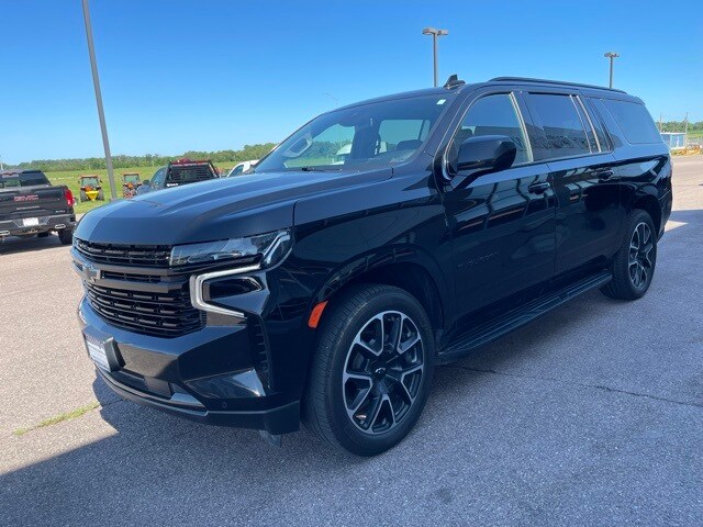 2023 Chevrolet Suburban RST photo 4