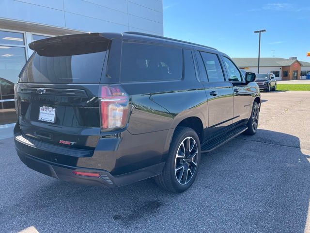 2023 Chevrolet Suburban RST - Photo 8