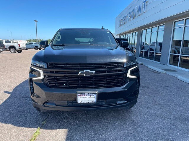 2023 Chevrolet Suburban RST photo 3