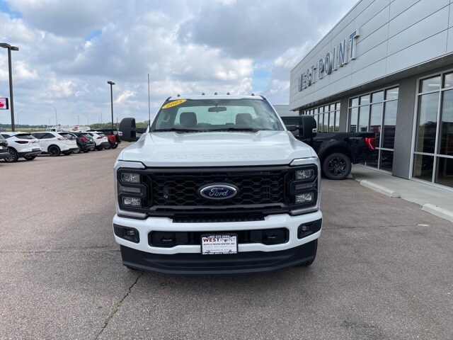 2025 Ford F-350 photo 3