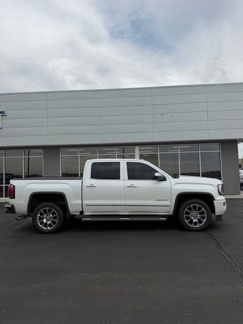 2017 GMC Sierra 4WD Crew Cab Short Box's photo