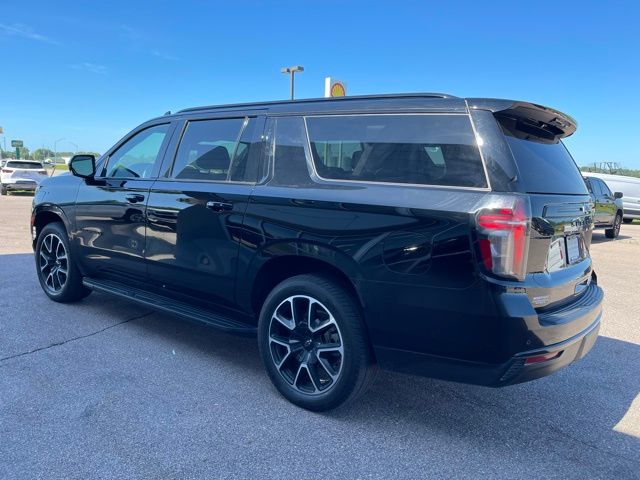 2023 Chevrolet Suburban RST - Photo 6